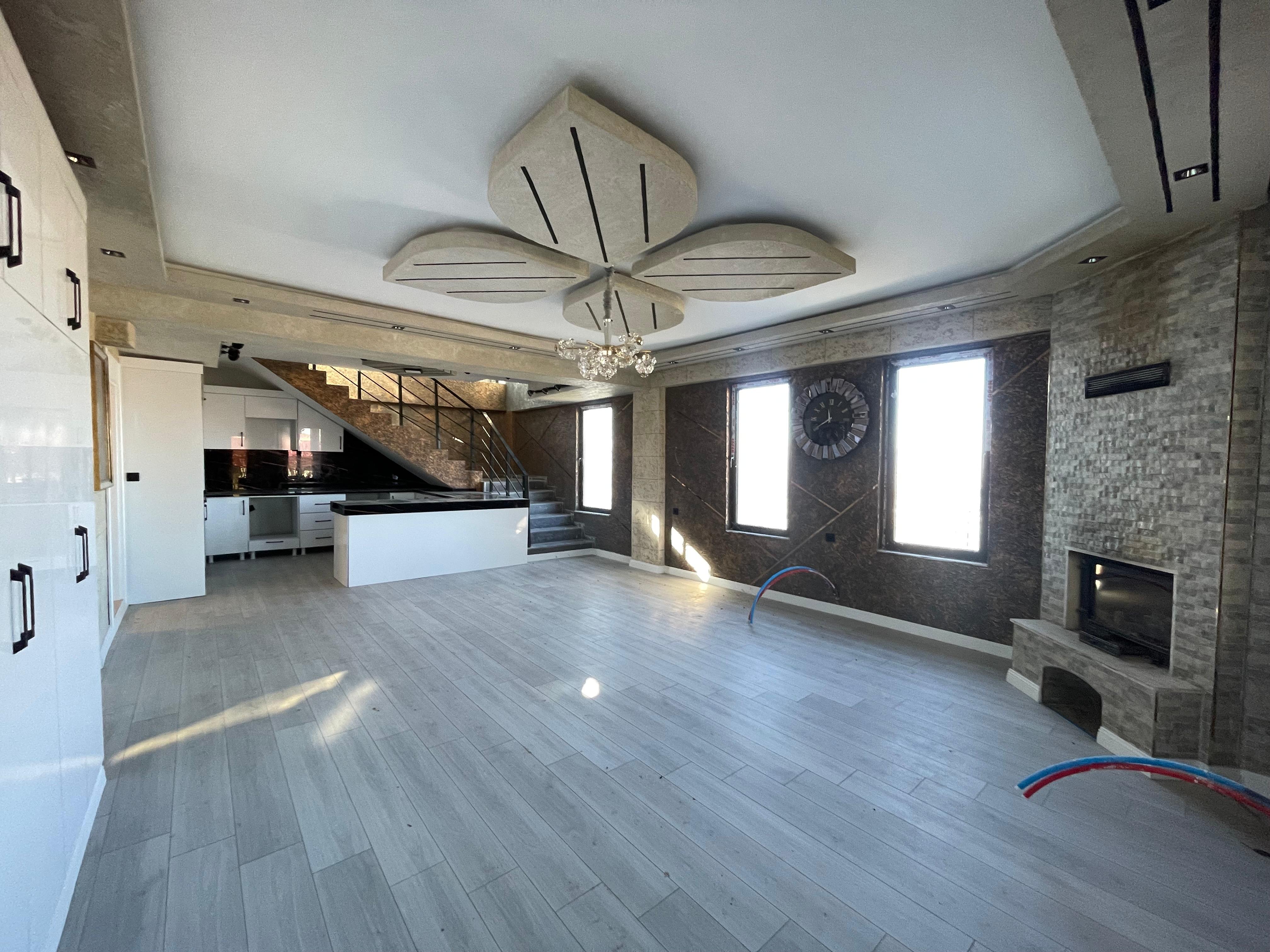 PALANDÖKEN'DE EŞSİZ ÇİFTLİK